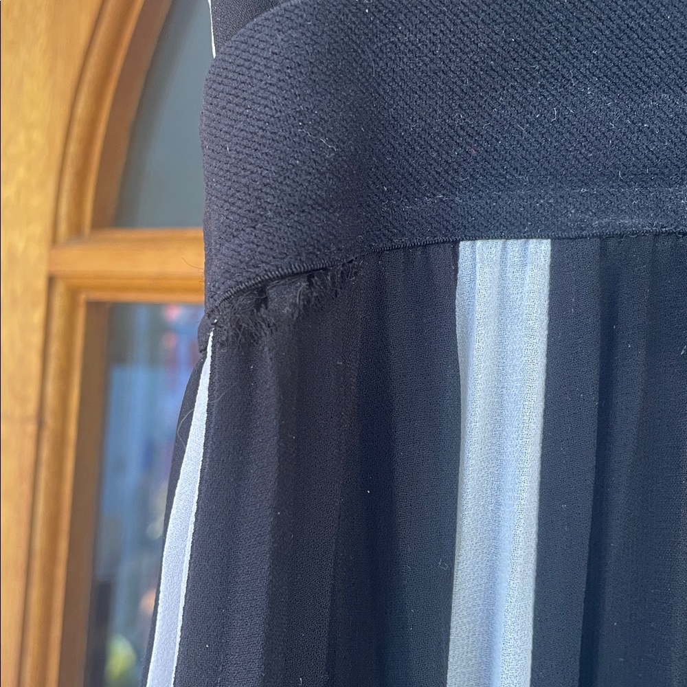 Bcbgmaxazria Black and white pleated dress size small - Picture 4 of 6